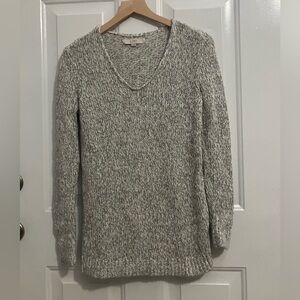 Loft-V-neck knit pullover sweater gray/white